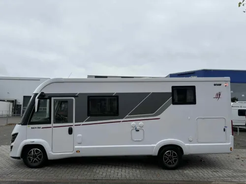 Rapido 850 F Queensbed + ohne Hubdach Foto: 4