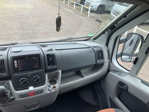 Knaus Van Ti 600 ME &ndash; Complete 3 liter 160 HP Semi-integrated, fixed bed, half-dinette, swivel seats Motorhome center on the road photo: 27