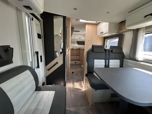 Sunlight T 68 Adventure Edition + Pop-top roof & Air conditioning photo: 1