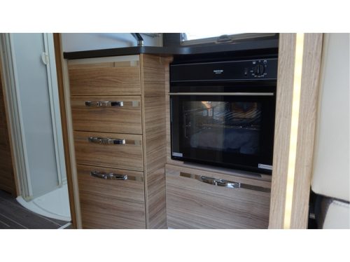 Adria CORAL S 670SL Automaat 150pk Airco Luchtvering Camas individuales 5 plazas para sentarse foto: 22