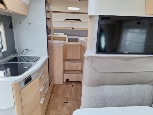 Hymer BMC-T 580 -2 SINGLE BEDS-AUTOMATIC photo: 3