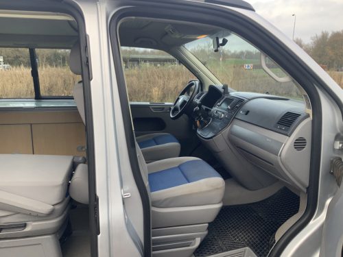 VW Westfalia California 2.5 TDi 130 HP, 5 Seats, 4 Berths, Elektr. pop-top roof / side door, Year of manufacture 2006 Motorhome Centre On the Road at the Noorderringweg 4 in Marum. photo: 7