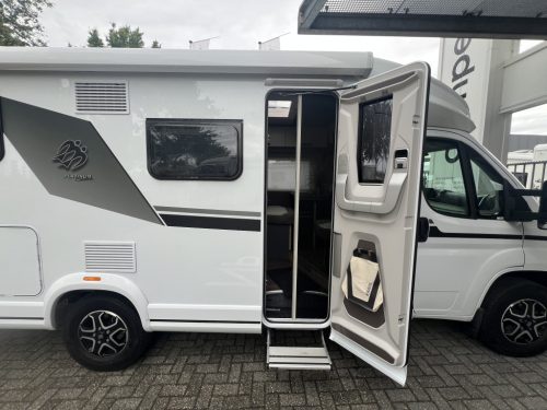 Knaus Platinum Selection 600 MEG SINGLE BEDS 9-SPEED AUTOMATIC photo: 4