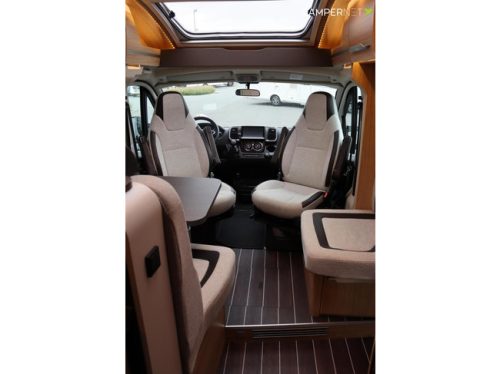 Knaus Sky Ti 700 MEG 140pk 2.3 Multijet | Levelsysteem | Dakairco | Lengtebedden | Luifel | Zonnepaneel | Gescheiden douche | Bearlock foto: 10