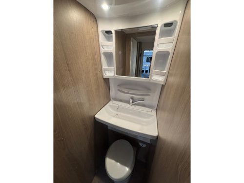 Hobby On Tour 470 KMF with awning and bunk bed  photo: 20