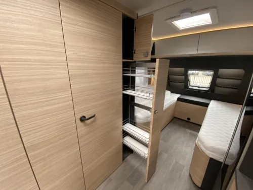 Hobby Maxia 585 UL Einzelbetten, Rundsitzgruppe  Foto: 21