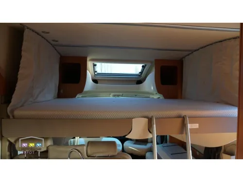 B&uuml;rstner Ixeo 726 Single beds and pop-top roof  photo: 14