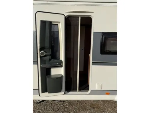 Hobby De Luxe 490 KMF Etagenbett sehr komplett Foto: 10
