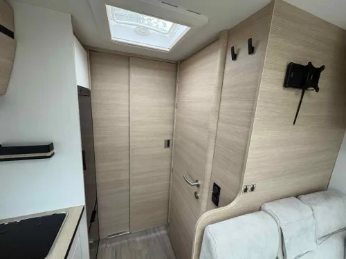 Rapido 850 F Queensbed + ohne Hubdach  Foto: 13