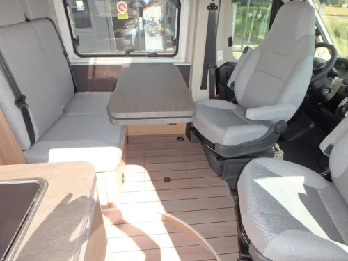 Weinsberg CaraBus 630 ME EDITION FIRE Foto: 12