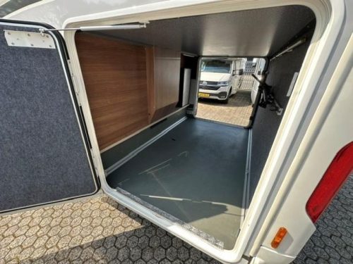 Carthago C-Tourer I 149 NO DROP-DOWN BED LEVELING SYSTEM photo: 6