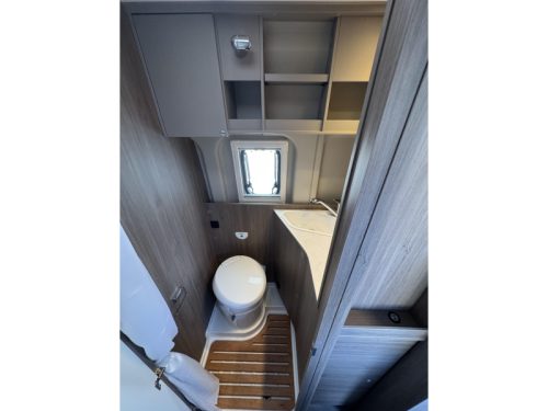 Carado CVE 640 8T Automatic-Longitudinal beds photo: 13