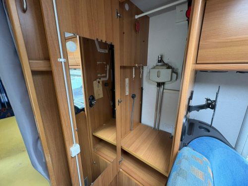 Knaus Travel-Liner 640 Airco,Festbett,Hubdach  Foto: 18
