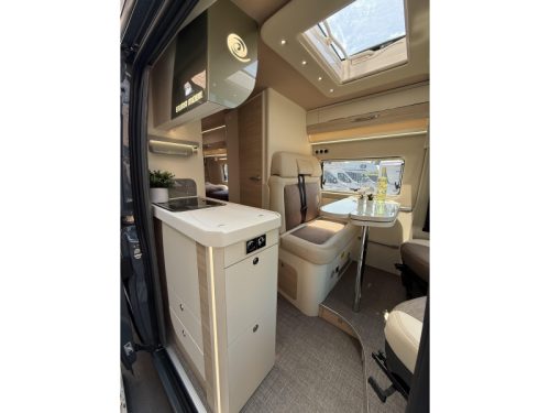 Eura Mobil Van 635 EB V635 EB Low beds! photo: 12