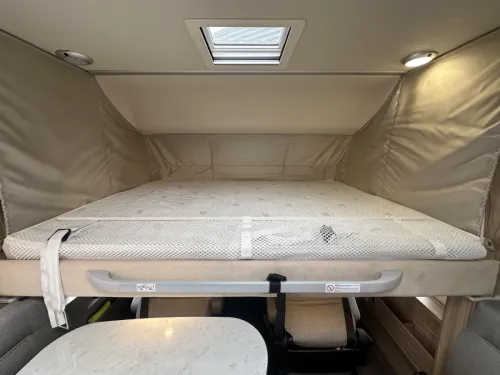 Hymer B698 Queensbett L-Sitzgruppe 150PS TV Foto: 15