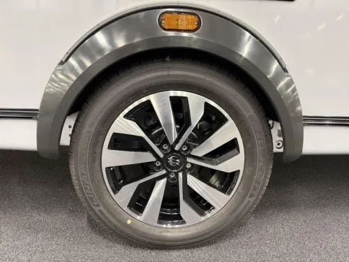 Knaus Sudwind Black Selection 540 FDK Etagenbett / Franz&ouml;sisches Bett Foto: 18