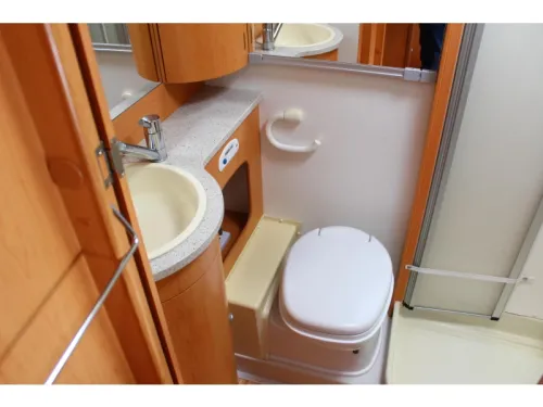 Hymer Camp 682 CL 7 Personen mit Solar und Klimaanlage Foto: 2