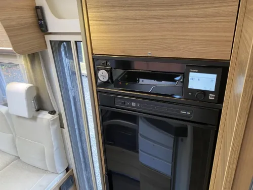 Adria Sonic Plus 700 DC Automatic | Roof air conditioning Level photo: 12