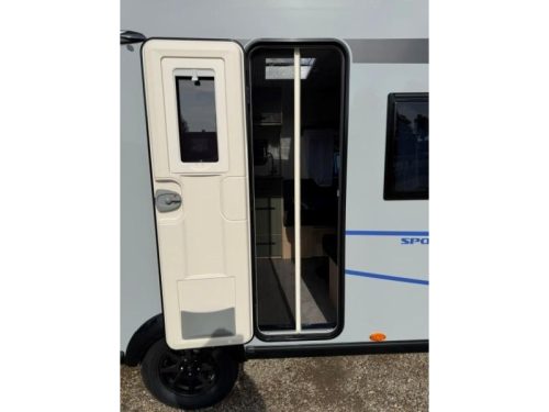 Caravelair Sport Line 455 French bed - Spacious dinette photo: 8