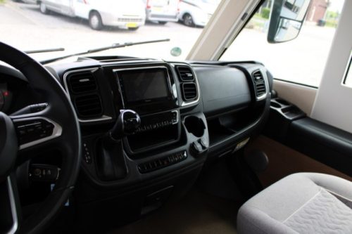 Robust AUTOMATIC 180 hp Malibu I 490 LE by Carthago lift and single length beds (124 photo: 22