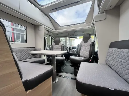 Adria Coral Plus 670 SC - QUEENSBED foto: 1