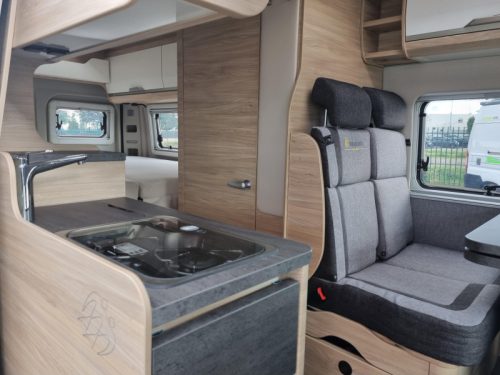 Knaus BoxStar Lifetime 600 ME Camper van Cama transversal foto: 10