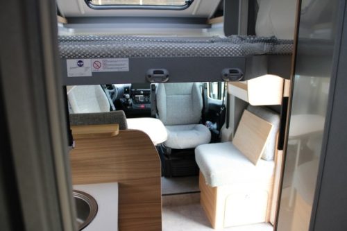 Dethleffs 7052 DBM Just 90 Queenbed + Hubdach ger&auml;umige Garage (94 Foto: 52