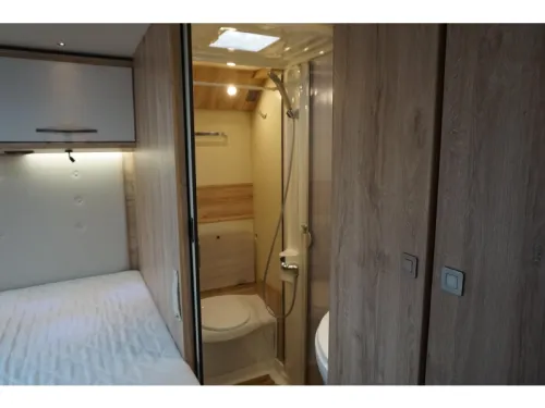 Eura Mobil Profila RS 675 SB Electric pop-up bed  photo: 19