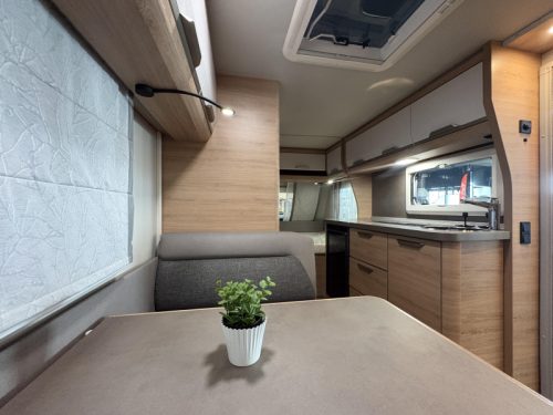 Knaus Sudwind 420 QD Querbett / Sitzgruppe Foto: 5