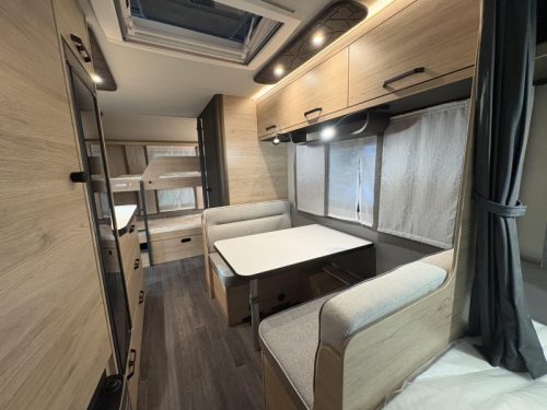 Weinsberg CaraOne Edition HOT 480 QDK bunk bed / transverse bed photo: 17