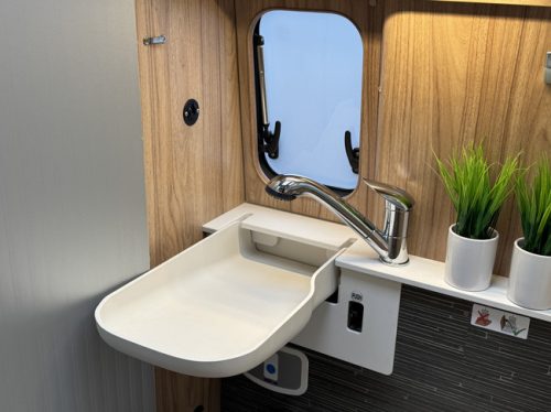 Hymer Yosemite 600 LITS JUMEAUX 160 ch Euro6 Fiat Ducato **Unique/Chauffage diesel/4 places assises/2x batterie auxiliaire/Store/1er propri&eacute;taire/Seulement photo: 19