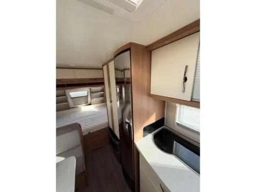 Hobby De Luxe 490 KMF Etagenbett sehr komplett Foto: 19