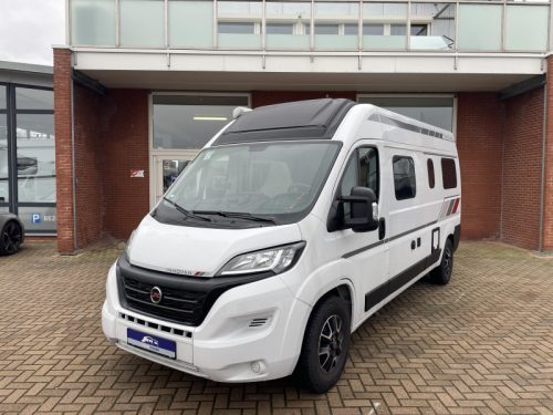 LMC Innovan 600 panoramic roof photo: 1