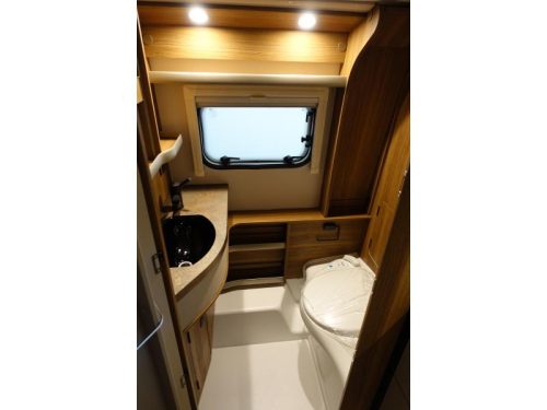 Eriba Touring 320 nieuw, &euro; 3.000,- korting  foto: 11