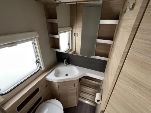 Knaus Sudwind 580 QS Rangierhilfe, Etagenbett, Radio, Foto: 14