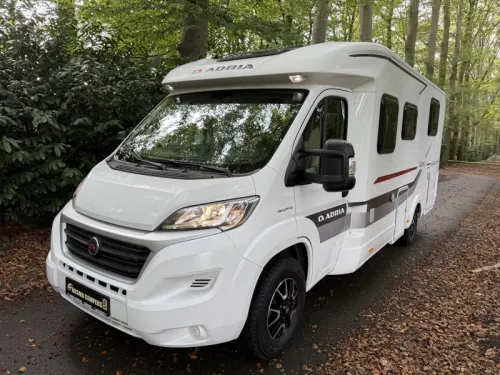 Adria Coral Axess 600 SC Queensbed 34000 km Airco photo: 3