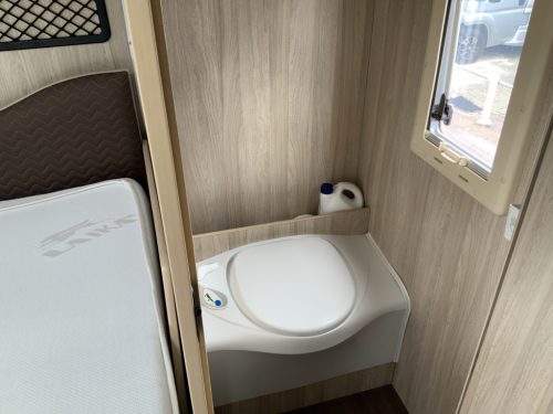 Laika Exclusieve Ecovip AUTOMATIC, 2.3 Multijet 150 HP, Semi-integrated, Queen bed, Half-dinette, Swivel seats Motorhome centre on the road photo: 33