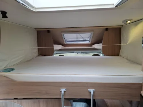 Pilote Adventure 736 T 130PK Queensbed Hubdach Foto: 17