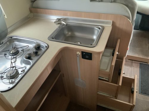 B&uuml;rstner Ixeo IT 700 2.3 MultiJet 130 PK, Queensbed, Zij-bank, Draaistoelen, Bj.2012 &ldquo;Uw Camper-verkoopmakelaar  Camper centrum on the road foto: 21
