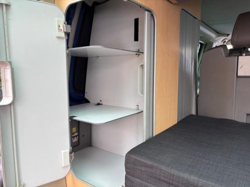 Volkswagen California 2.5 TDI Camper van | &iexcl;T&eacute;cnicamente en muy buen estado! | Aire acondicionado | Navegador Pioneer | Calefacci&oacute;n de asientos | Sensor de aparcamiento | Etc. foto: 6