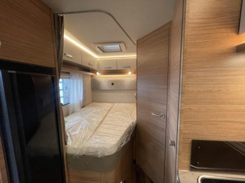 Weinsberg CaraSuite 650 MF 5 Gurte, mit Hubbett Foto: 9