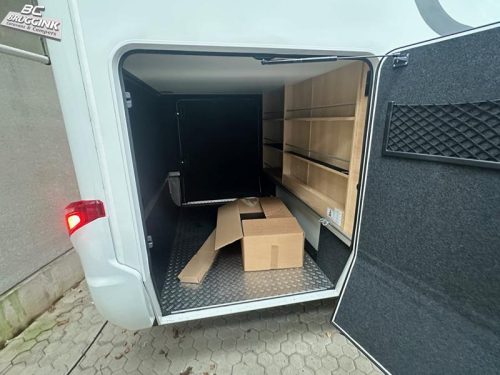 Hymer B-MC I 600 SINGLE BEDS + PULL-DOWN BED photo: 14
