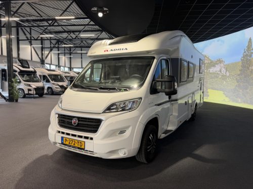 Adria Matrix 670 DC Queensbett / Hubdach | A69 Foto: 5