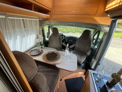 p&ouml;ssl ROADCRUISER XL SINGLE BEDS RAISED TOW HITCH photo: 1