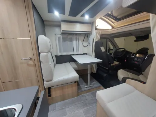 Itineo PJ700 single beds pop-top roof photo: 4