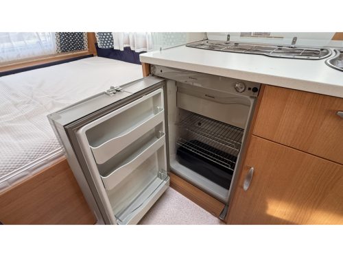 Knaus Sport 420 QD dinette fixed bed toilet photo: 9