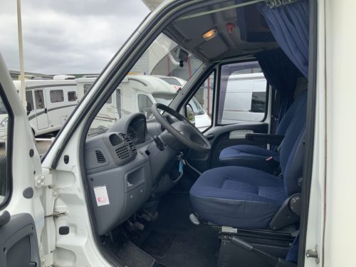 McLouis Lagan 253 G Semi-integrated, Small camper, with bicycle garage, Transverse bed, Year 2006 Camper center On The Road photo: 11