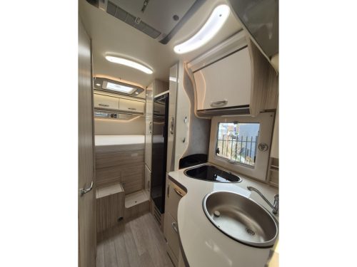 Elnagh T-Loft 450 Transverse bed and pop-top roof  photo: 15