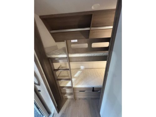 Hobby On Tour 470 KMF with awning and bunk bed  photo: 18