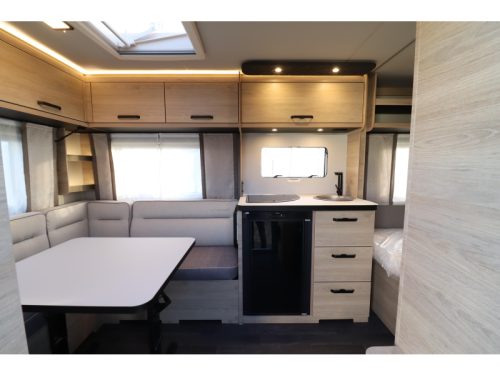 Weinsberg CaraOne Edition HOT 450 FU MODEL 2027 - 771 FLOOR photo: 7